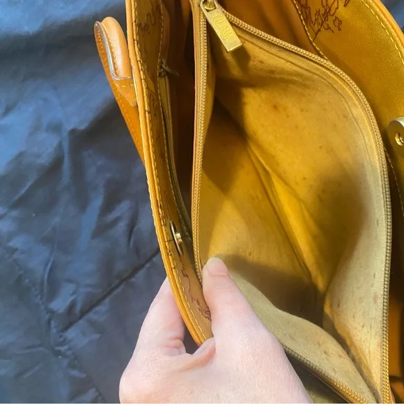 Alviero Martini- Excellent Condition Tan and Brown Leather Tote with Map Design - Picture 10 of 11